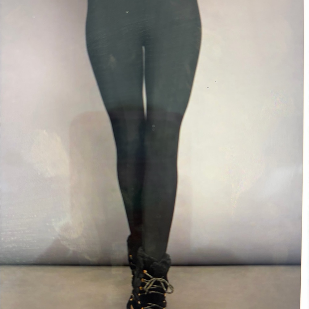 Carbon 38 Stirrup Leggings in Melt- color Black